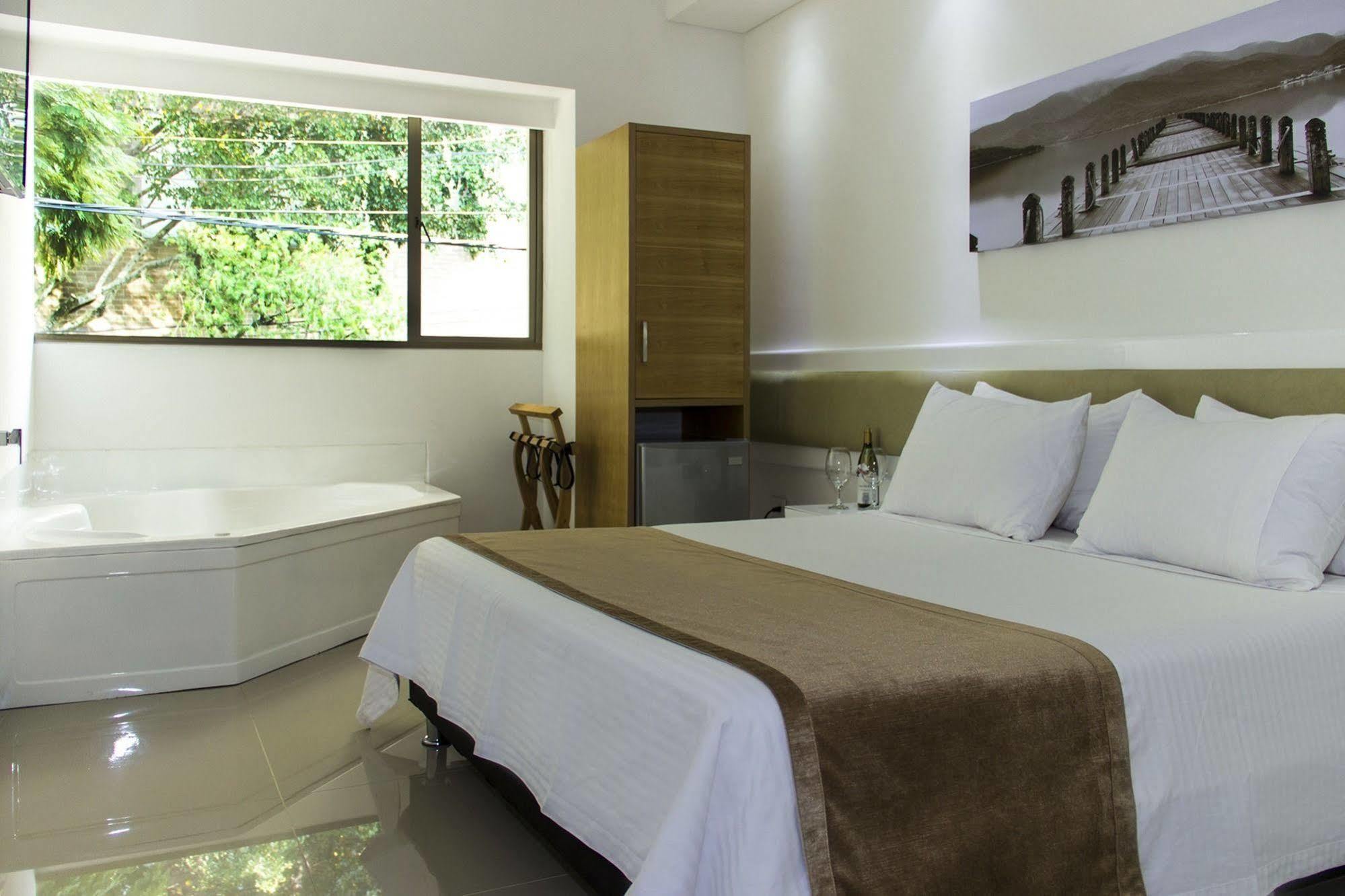 Zona A Hotel